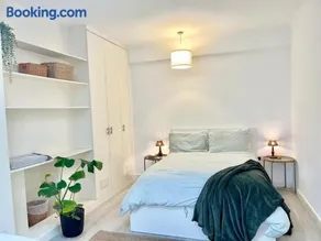 Premium Luxury Two-Bedroom Stay in the Heart of Chiswick - Image 5
