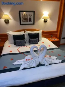 One Bed Apartment - Image 1