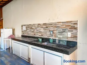 Flat com 1 quarto com ar split, sala e cozinha completa, No condomínio Portal do Atlântico a 100m praia de Taperapuã (Barraca do Gaúcho) , portaria 24hrs, piscina. - Image 4