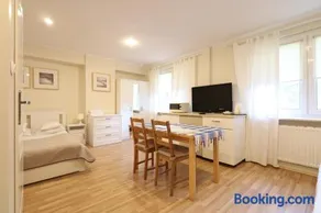 Wood Creek Apartments - Image 1