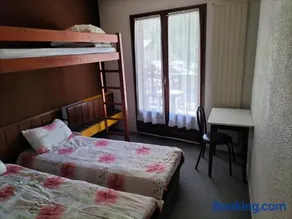 Chambre Triple avec Balcon et Salle de Bains Privative 4 - Image 1
