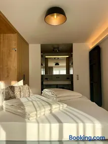 Charmant appartement avec sauna, jardin et terrasse | Vue jardin - Image 2
