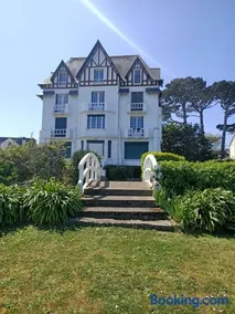 Villa en front de mer avec accès direct au GR34 - Image 1
