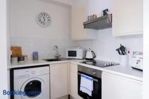 Luxury one bed Apartment - Image 2