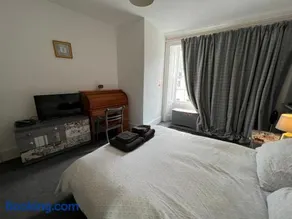 Stylish 2nd Floor Georgian Period Flat - Image 4