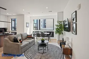 Huxley 6 Elegant Penthouse Heart of Downtown DC - Image 1