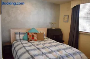 Charming 1 Bedroom Apartment in Vibrant South Yarra - Image 3