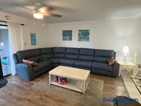 2 Bed 2 Bath Ground Level Golf Colony 33I Only 2 Miles To The Beach - Image 1
