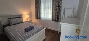 Elegant White Cottage - Image 2