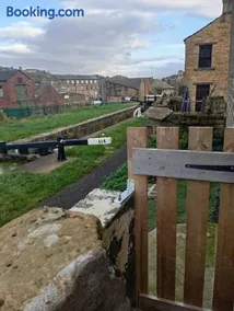 Canalside View House - Modern 11 Bed Retreat in the Yorkshire Dales - Image 5