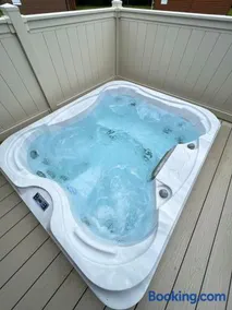 Chestnut Lodge With Hot Tub - Image 3