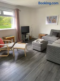 Almondbank Cottage 8 miles from Portree 2 bedrooms sleeps 3 adults - Image 3
