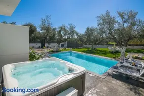 Royal View Villa - Private Pool & Hot Tub - Image 3