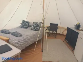 Hawk's View Bell Tent at Higher Hawksland Farm - Image 4
