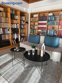 Cozy Library Stay with View - Image 2