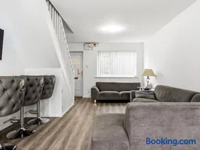 Fully Renovated 2-Bedroom Home with Parking - Pass the Keys - Image 2