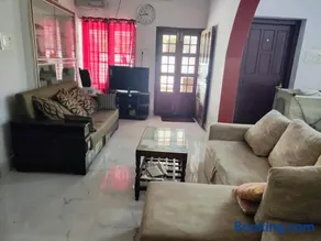 3 bedroom country home with a lush full backyard - Image 2