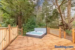 Little Bear's Bungalow; Log Cabin w/Mountain views - Image 1
