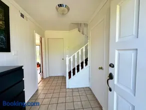 Beautiful Place with Kitchen, Washing Machine and Internet Near YVR Airport, Transit and Shopping Mall - Image 5