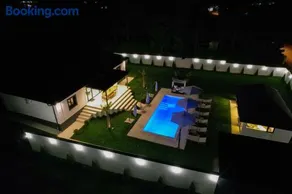 The Crown Pool Villa - Image 3