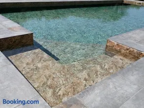Villa 300m2 piscine chauffée et jacuzzi-spa de nage - Image 2