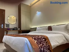 Hotel Vishwaraj Residency - Image 1