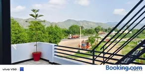 Hotel Mansarovar - Image 1