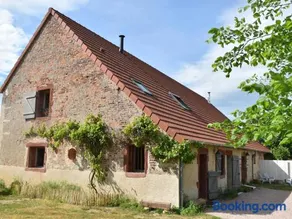 Gîte Écologique Accueillant en Sologne Bourbonnaise, Animaux Acceptés, Parking - Image 1