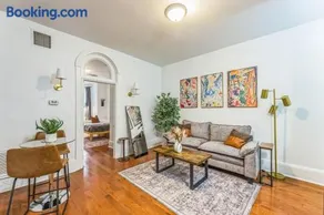 Charming 1BR in Center City that Sleeps 4 with Fast WiFi - Image 1