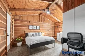 Spacious Wooden Suite #1 By The Lake at Texoma Shores Resort - Image 2