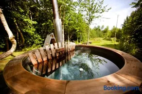 Riverwood Farms Shepherds Hut - Image 3
