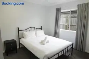 Leafy Plainland Living Spacious 4-Bedroom Retrea - Image 3