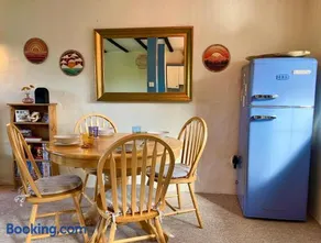 The Hide - 2 bed cottage, pool, close to beaches - Image 2