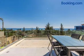Pearl Coast Drymades Elegant 2BR Apartment by PikHost - Image 5