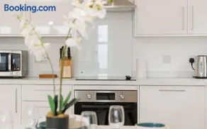 Beaumont - Stylish Brand New Apartment with Ocean Views Steps from Ventnor Beach, Award Winning Restaurants and Trails Perfect for Families and Couples for a Peaceful Coastal Escape - Image 5