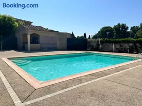 Appartement, 6 people, pool access, 10 minutes from Avignon, - Image 2