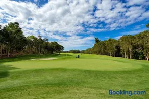 Golf Getaway Close to the Beach in Twin Waters - Image 2