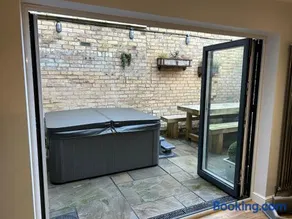 Farndale House-Hot tub - Image 5