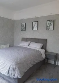 Stonehouse Apartment - Image 2