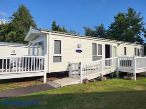 Elegant 2 Bedroom En-Suite Caravan with Bathtub near Edinburgh Seton Sands Holiday Village - Image 3