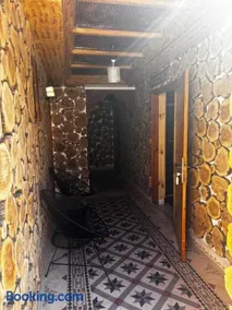 Atlas Chalet Armed - Image 2