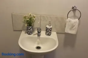 Habitación con baño privado independiente - Image 5