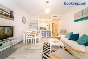 Well-located 3BDR Apartment in Fuengirola - Image 2