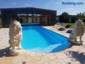 Villa élégante à Saint Clair-d'Arcey avec piscine privée - Image 1