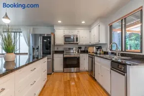 5BR Gem Walk to Microsoft and Near Redmond DT - Image 4