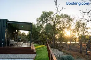 Parcoola Retreats Private Riverfront Escape with Outdoor Bath - Image 5