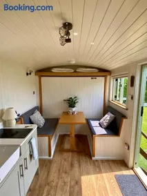 Shepherds Hut, Conwy Valley - Image 2