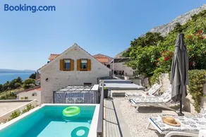 Waterview Apartments - Koru Apartment and pool - Image 3