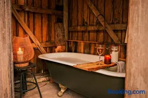 Myrtle Creek Farm, Luxury Eco Retreat with Sauna & Outdoor Bath - Image 4