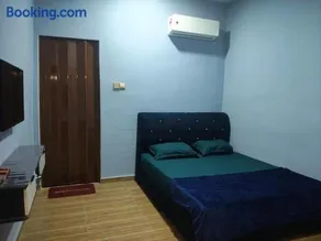 D'Biru Guest Room - Image 3